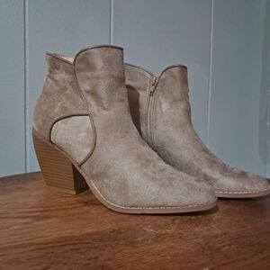 NWT Women's Tan Suede Ankle Boots